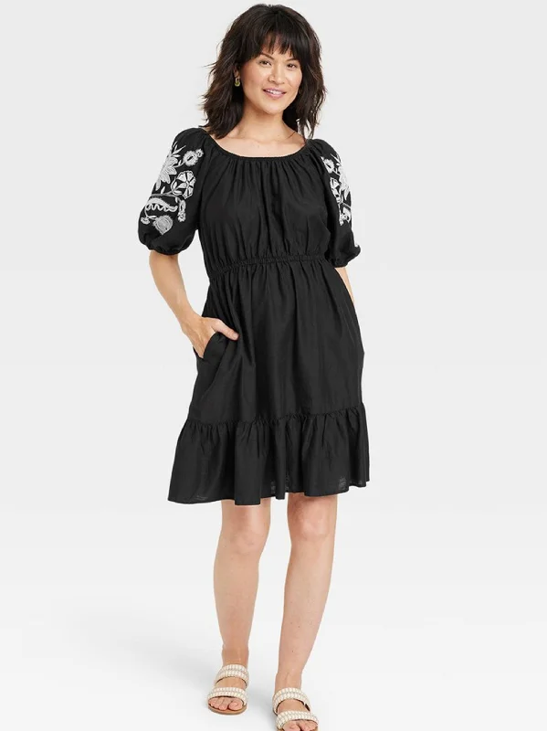 Women's Floral Embroidered Dress,Black